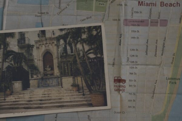 The Murder of Gianni Versace: Andrew Cunanan, Miami Beach, and the Final Days of a Manhunt